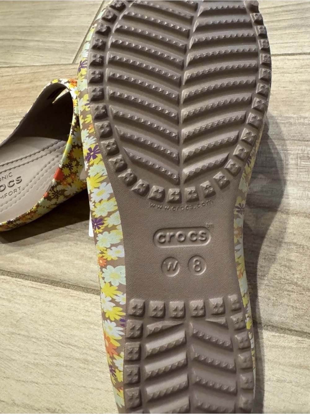 WOMEN'S CROCS KADEE II TRUFFLE/RETRO FLORAL SANDALS 8 - Picture 7 of 9